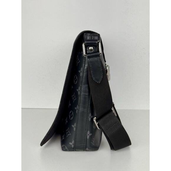 Louis Vuitton District Messenger Bag Monogram Eclipse Canvas B-1 - Picture 3 of 16